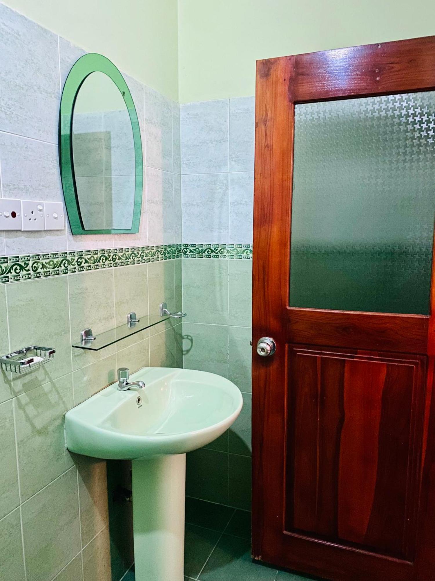 Hotel Montana Rest Anuradhapura Zewnętrze zdjęcie