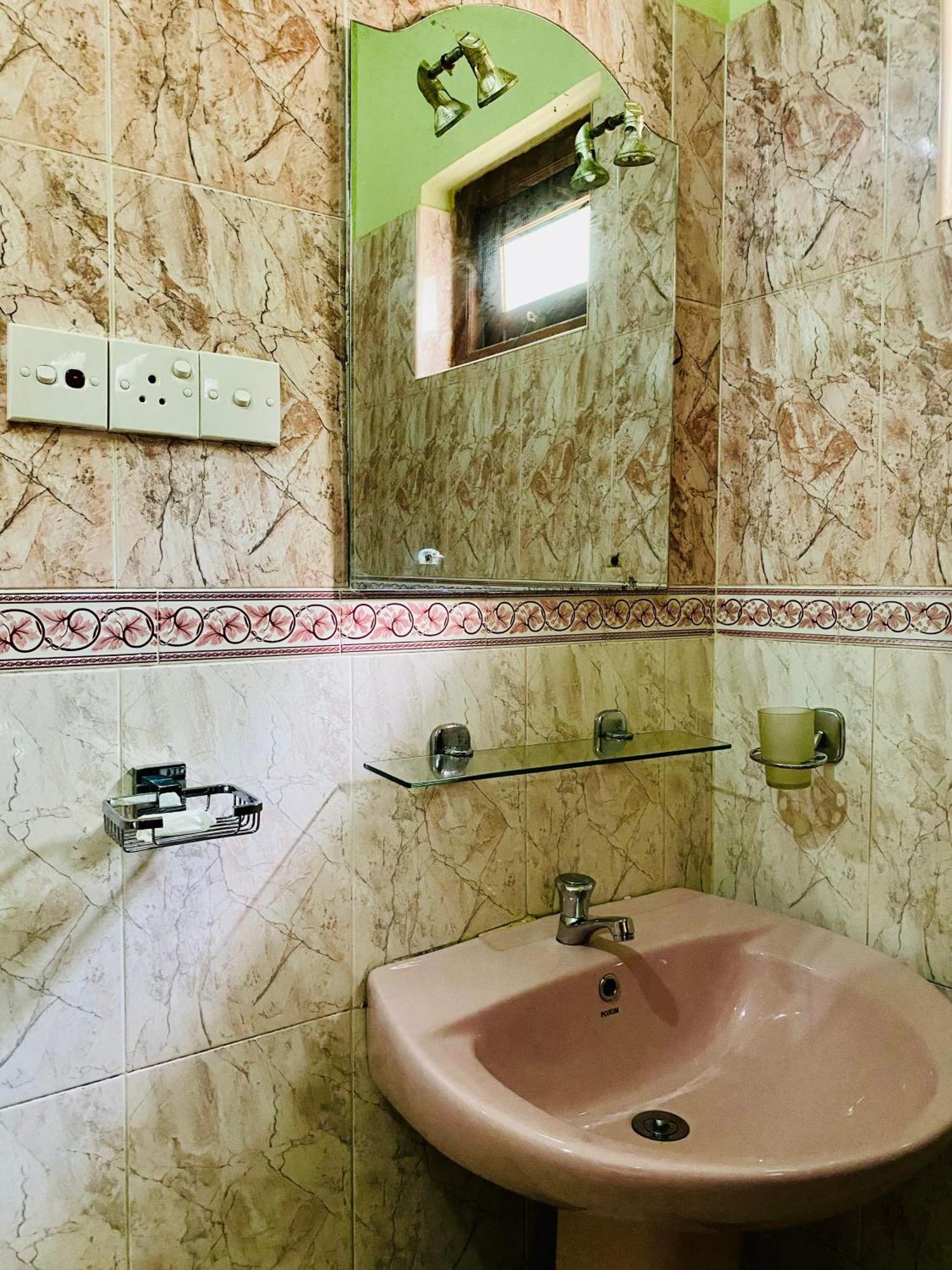 Hotel Montana Rest Anuradhapura Zewnętrze zdjęcie