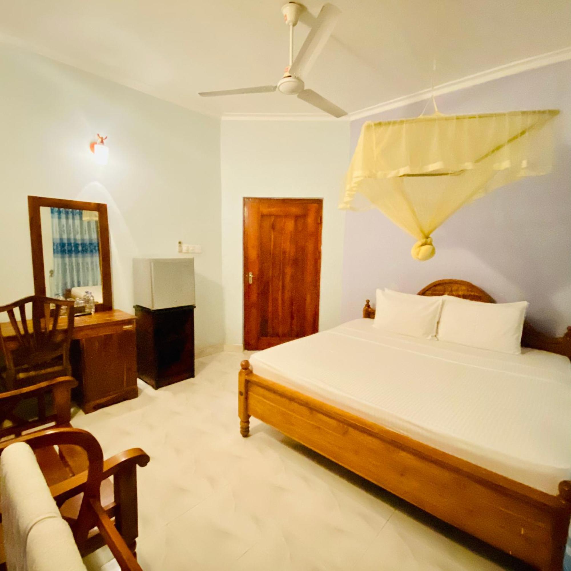 Hotel Montana Rest Anuradhapura Zewnętrze zdjęcie